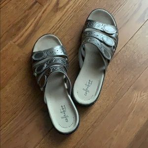 Clark’s “Leisa Cacti Q” Pewter sandals